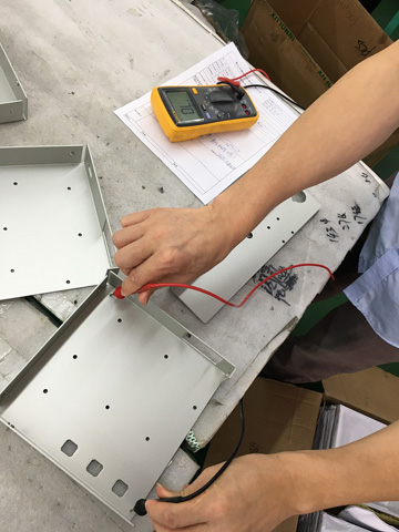 Conductivity test on anodized air sampler housing